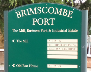 Brimscombe, Port entrance, opp Ship Inn